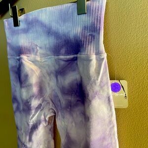 NWT- FREE PEOPLE MOVEMENT TIE DYE Athletic Leggings